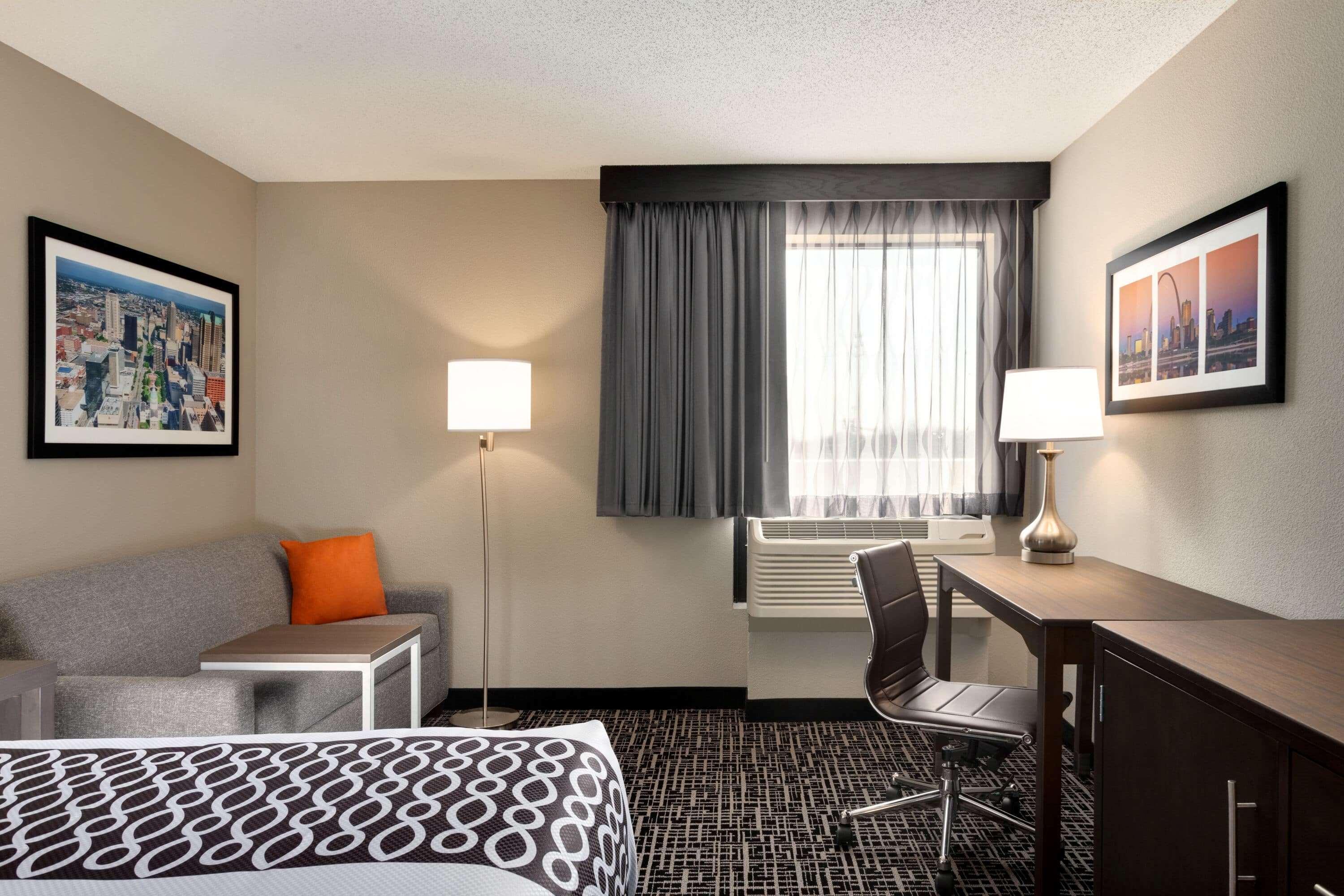 Windsor Springs La Quinta Inn & Suites By Wyndham St Louis Route 66 מראה חיצוני תמונה