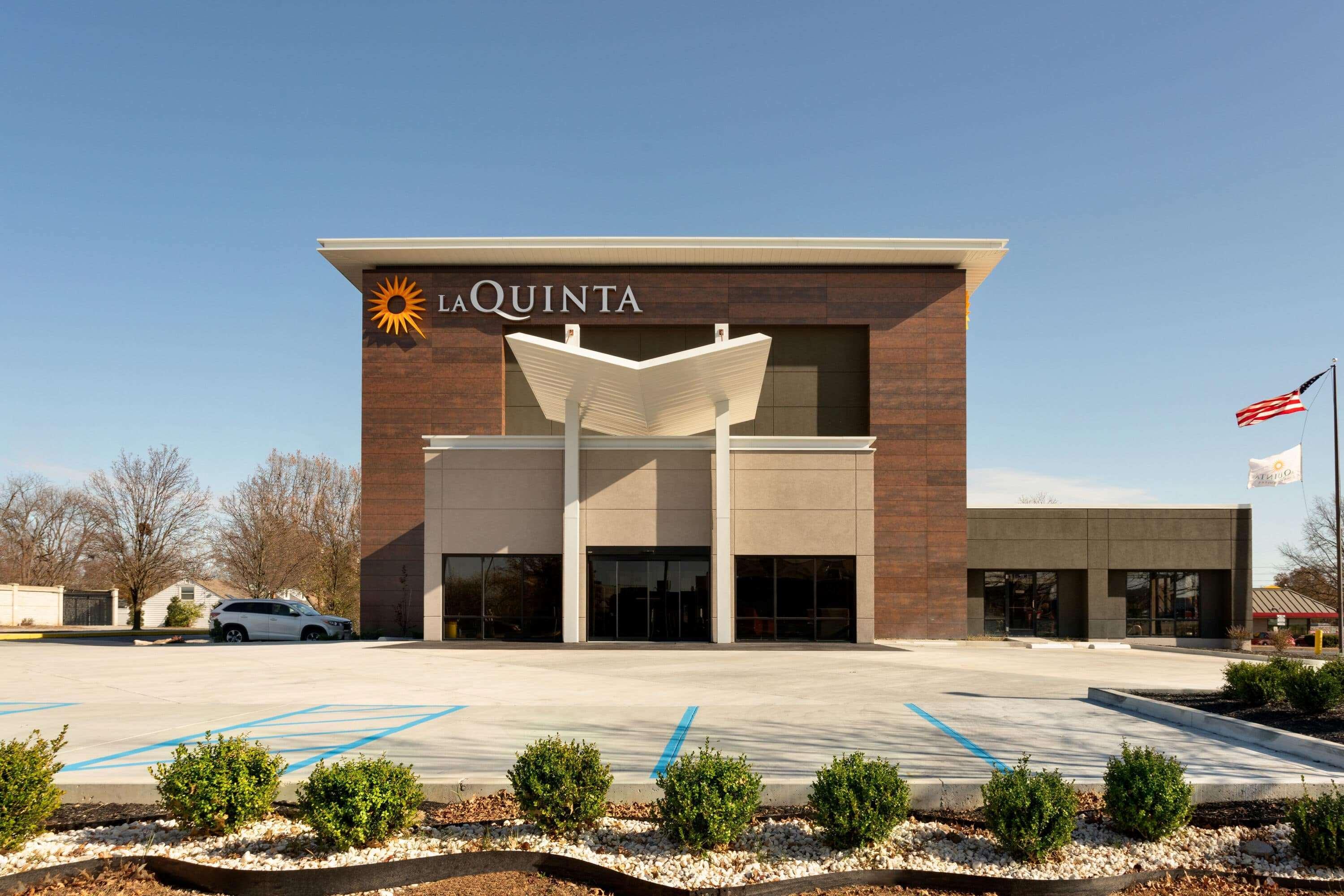 Windsor Springs La Quinta Inn & Suites By Wyndham St Louis Route 66 מראה חיצוני תמונה