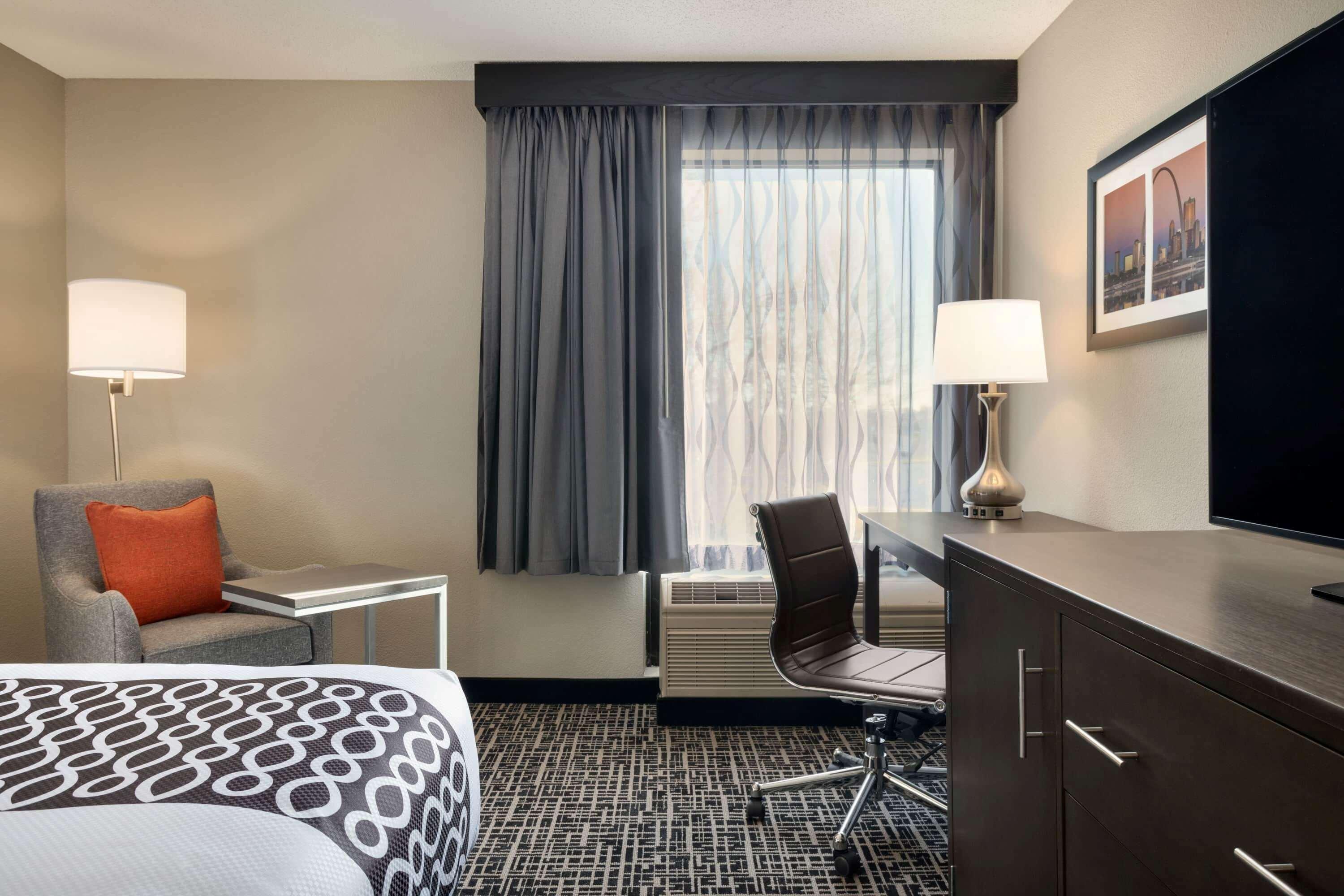 Windsor Springs La Quinta Inn & Suites By Wyndham St Louis Route 66 מראה חיצוני תמונה