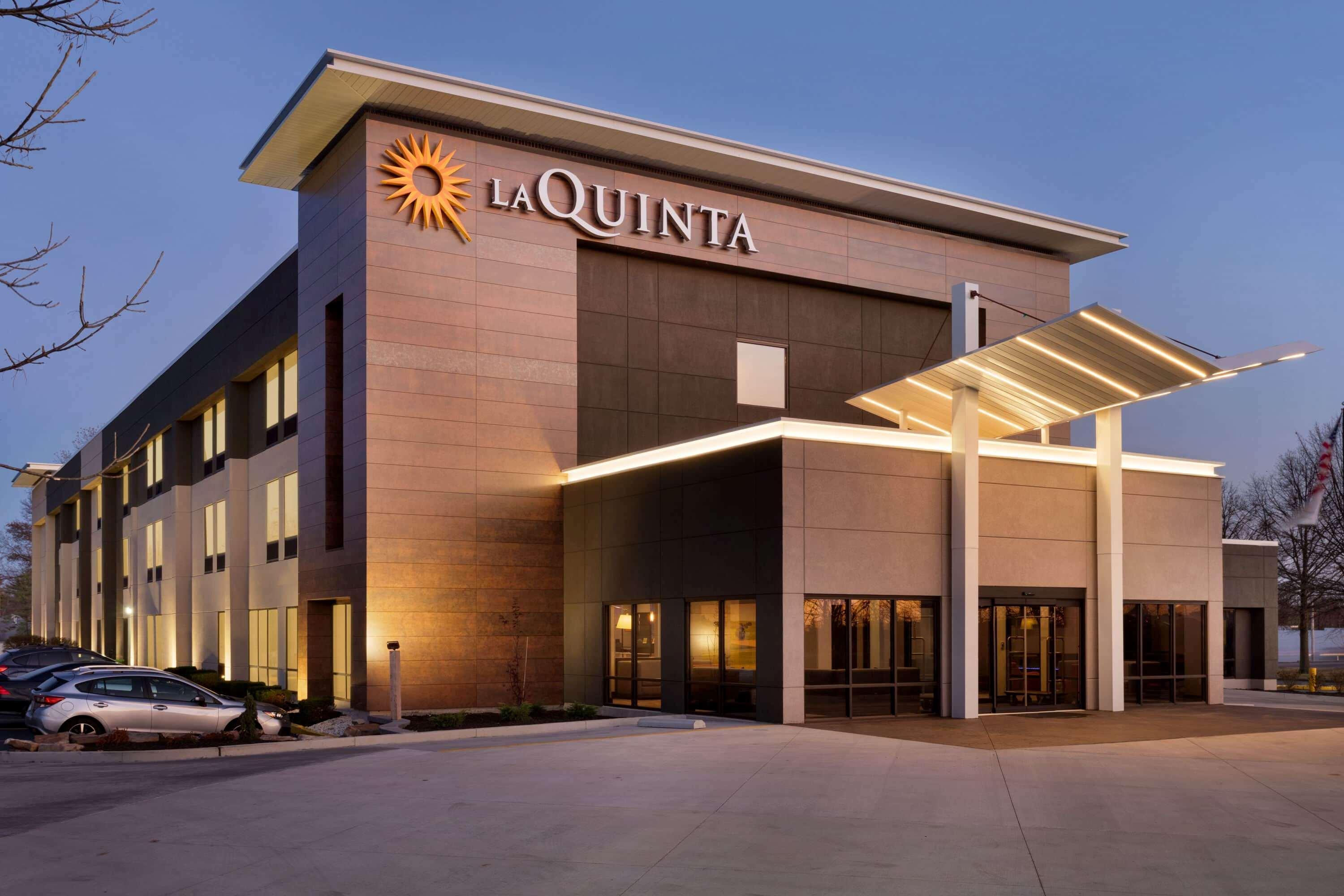 Windsor Springs La Quinta Inn & Suites By Wyndham St Louis Route 66 מראה חיצוני תמונה